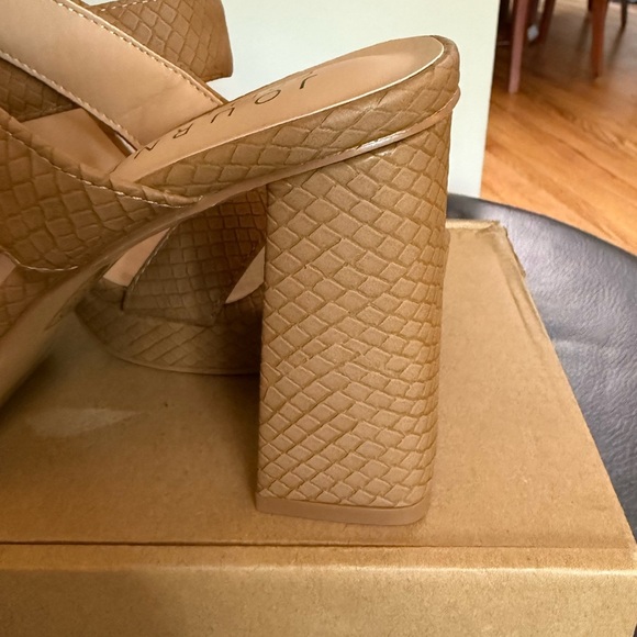 Brand new in box Journee Collection Women's Tan Heeled platform brown Sandals 7 - Picture 6 of 6